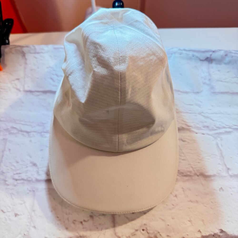 LULULEMON white adjustable baseball cap with rainbow logo running wear gym wear